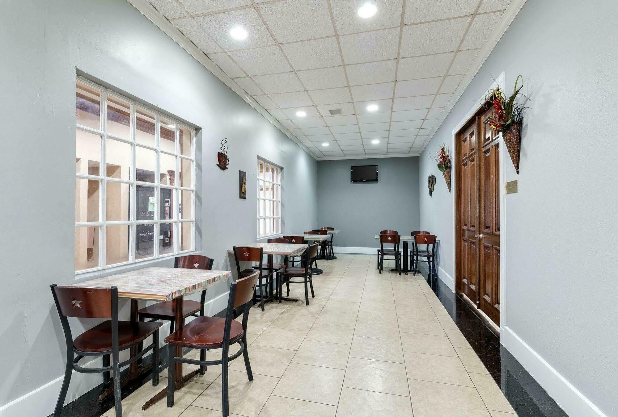 Hotel Elev8 Conroe Zewnętrze zdjęcie