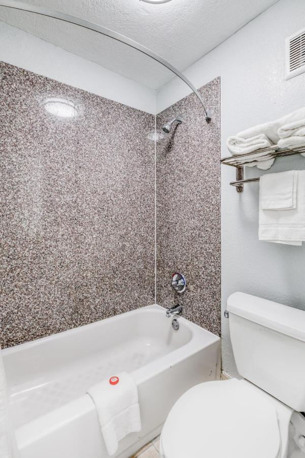 Hotel Elev8 Conroe Zewnętrze zdjęcie